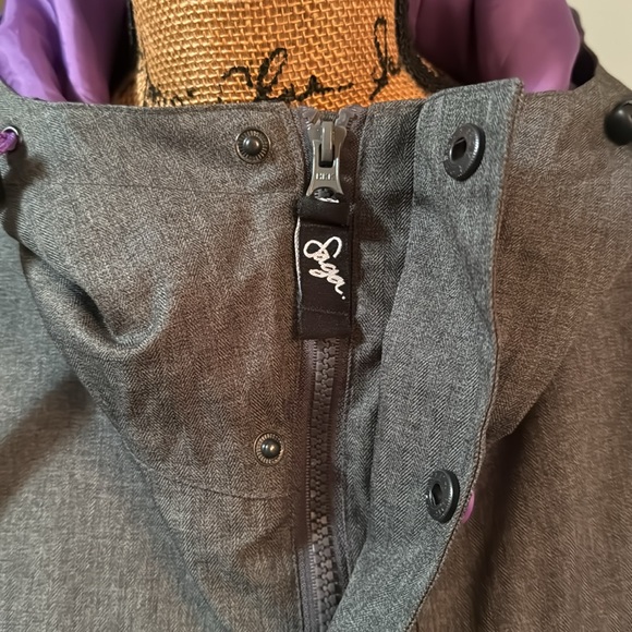 Saga Outwear hooded ski jacket. Size XL. - Picture 5 of 17